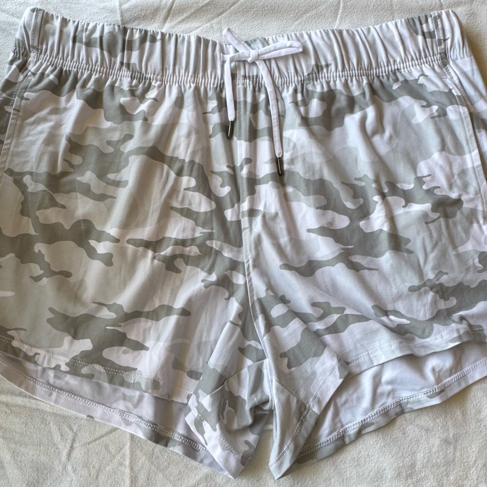 Athletic Works Women's Plus Size White/Grey Camo Athletic Shorts